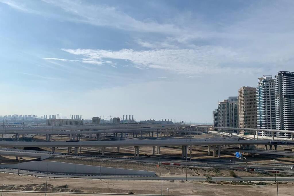 Cozy 2Bhk Near To Dmcc Metro Station -505 Lägenhet Dubai Exteriör bild