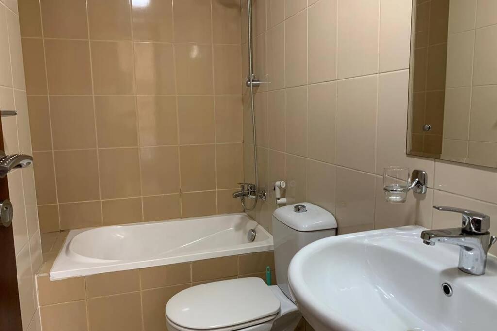 Cozy 2Bhk Near To Dmcc Metro Station -505 Lägenhet Dubai Exteriör bild